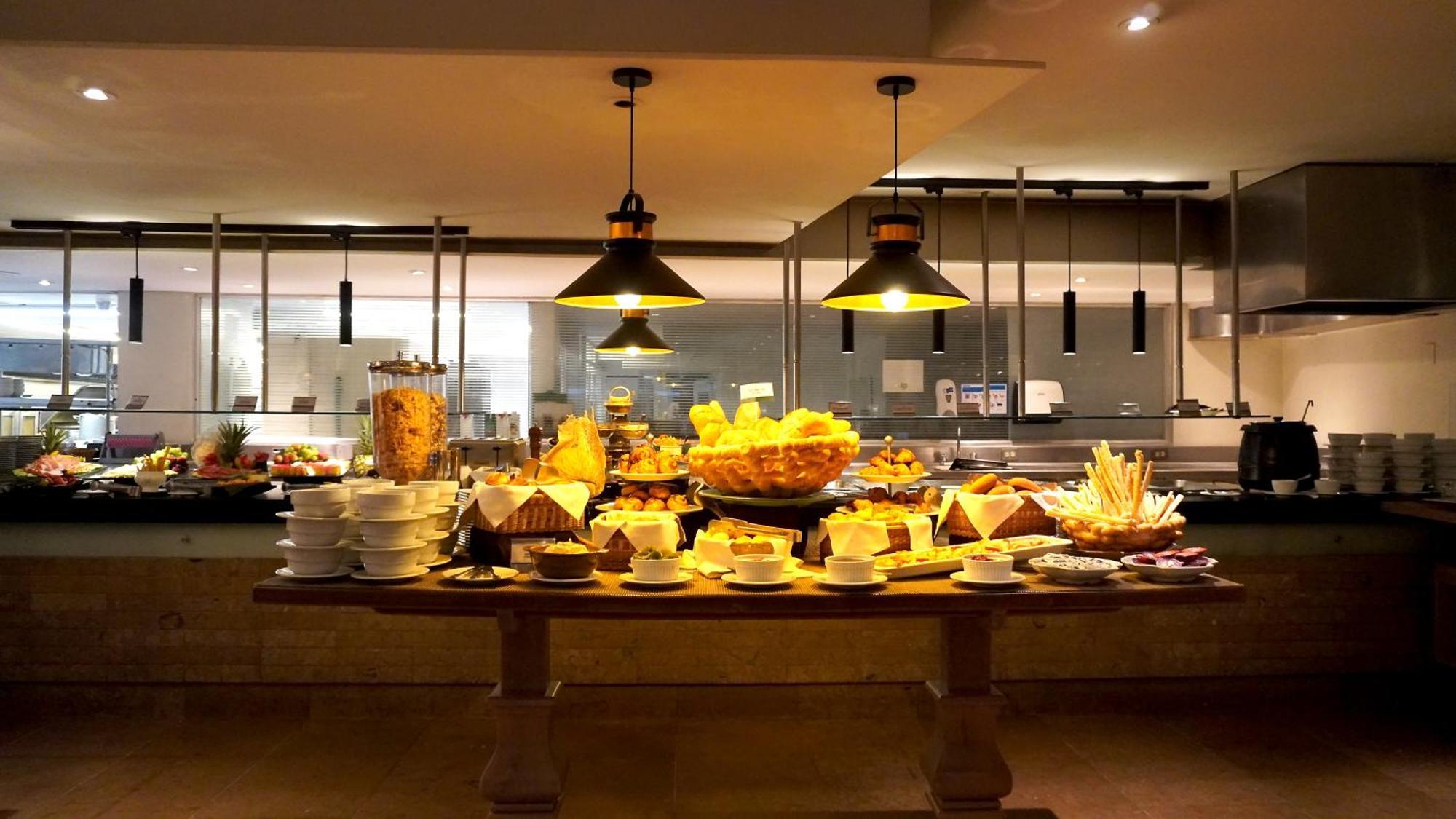 Bogota Plaza Hotel Экстерьер фото A cheese platter