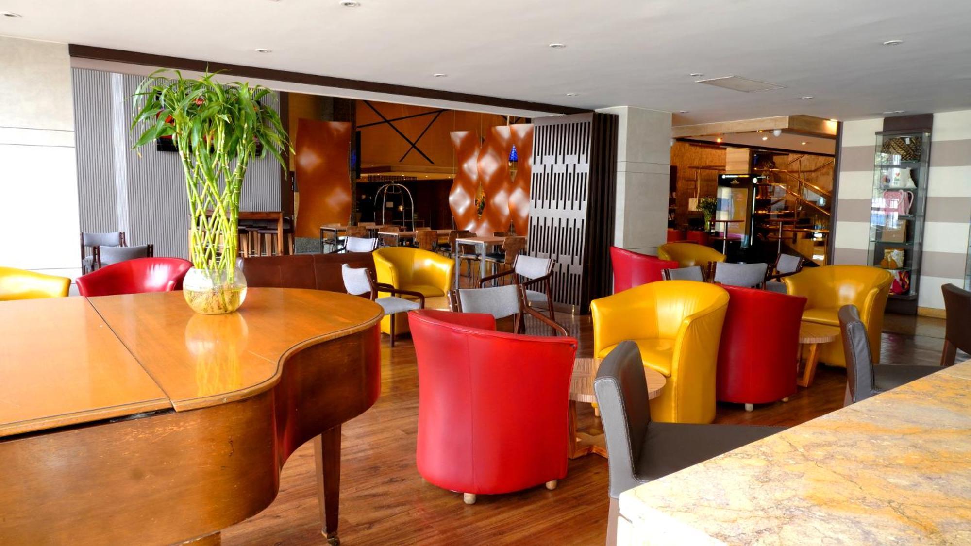 Bogota Plaza Hotel Экстерьер фото The interior of the lounge