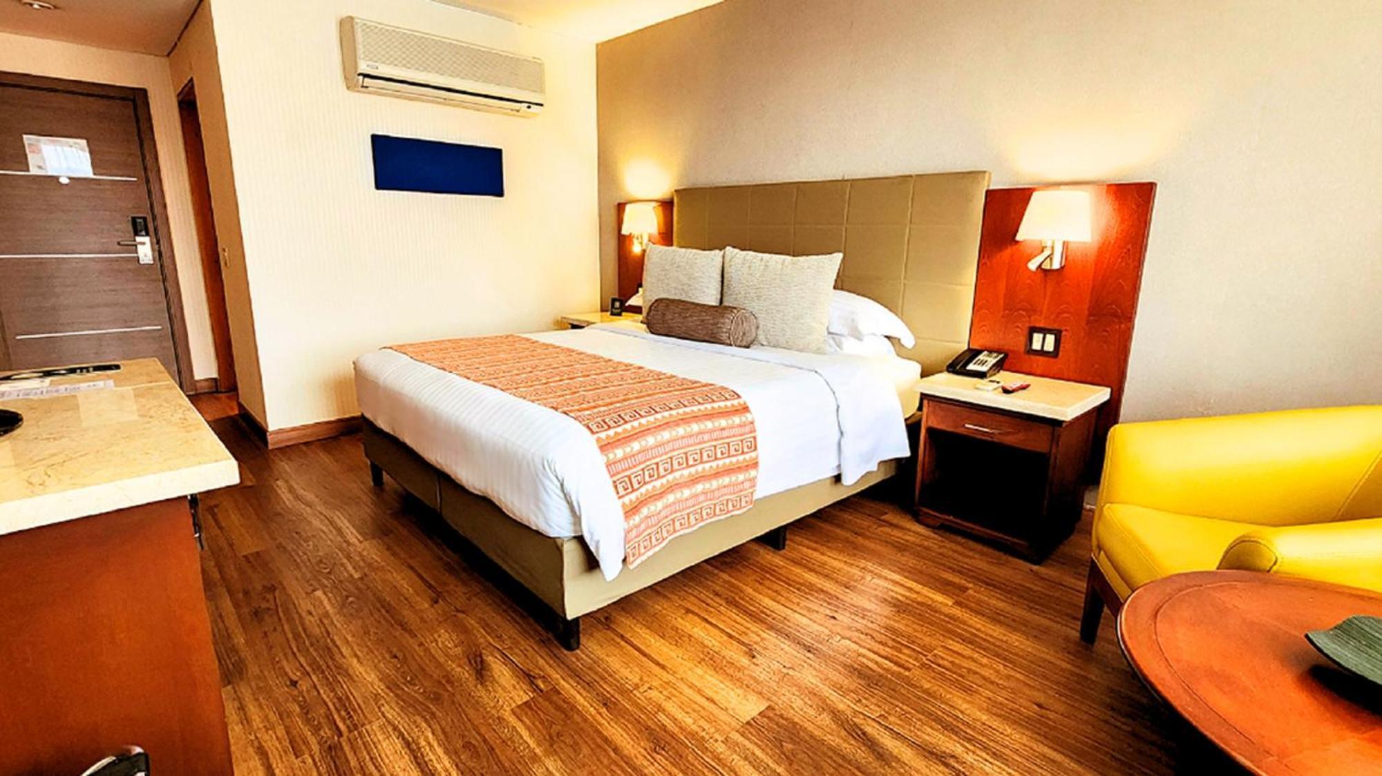 Bogota Plaza Hotel Экстерьер фото A room at the hotel