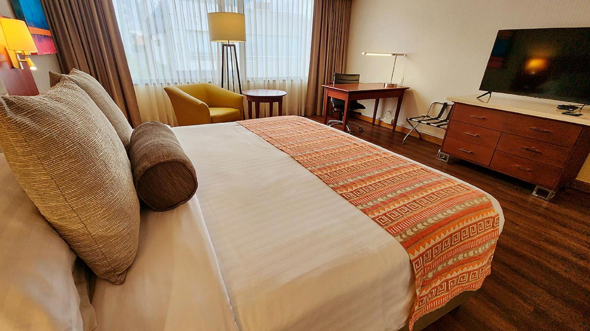 Bogota Plaza Hotel Экстерьер фото A bed runner